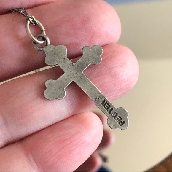 Vintage pewter cross pendant on chain necklace - Picture 9 of 9
